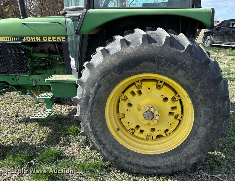 image for item ED4155 1989 John Deere 2755 tractor