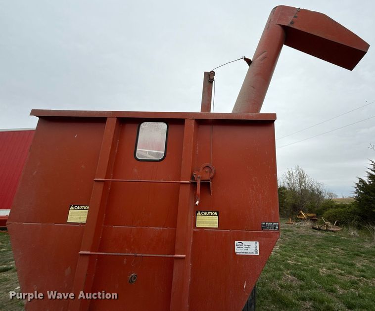 image for item ED4190 Hinson 812 grain cart