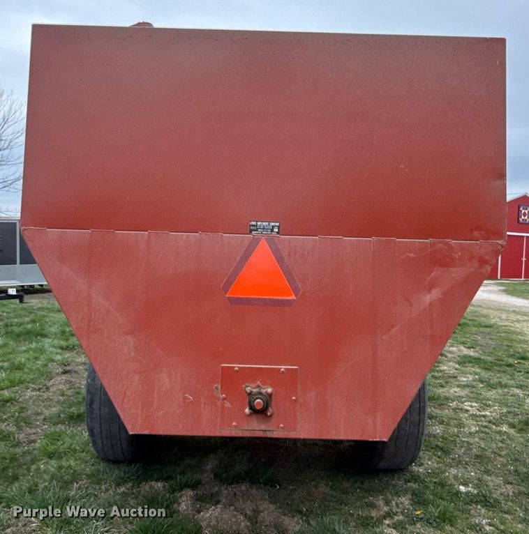 image for item ED4190 Hinson 812 grain cart