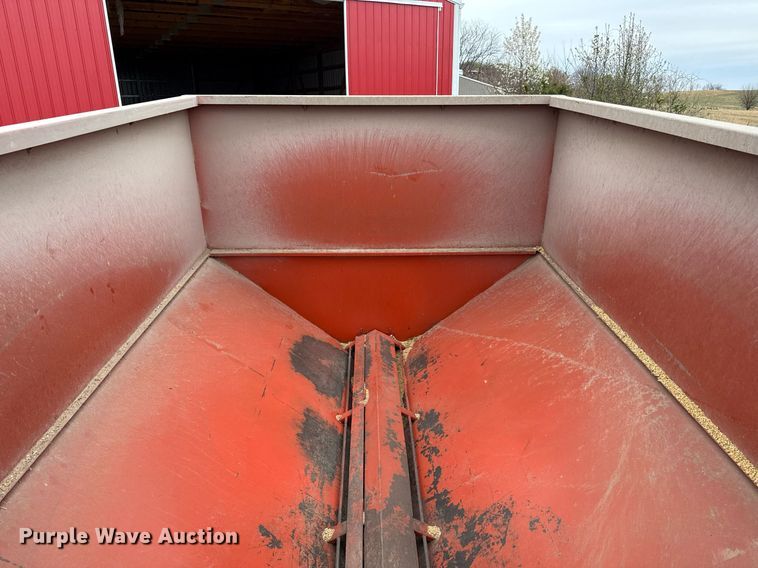 image for item ED4190 Hinson 812 grain cart