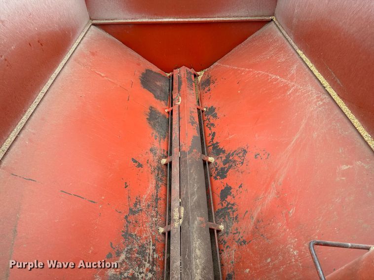 image for item ED4190 Hinson 812 grain cart