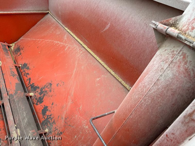 image for item ED4190 Hinson 812 grain cart