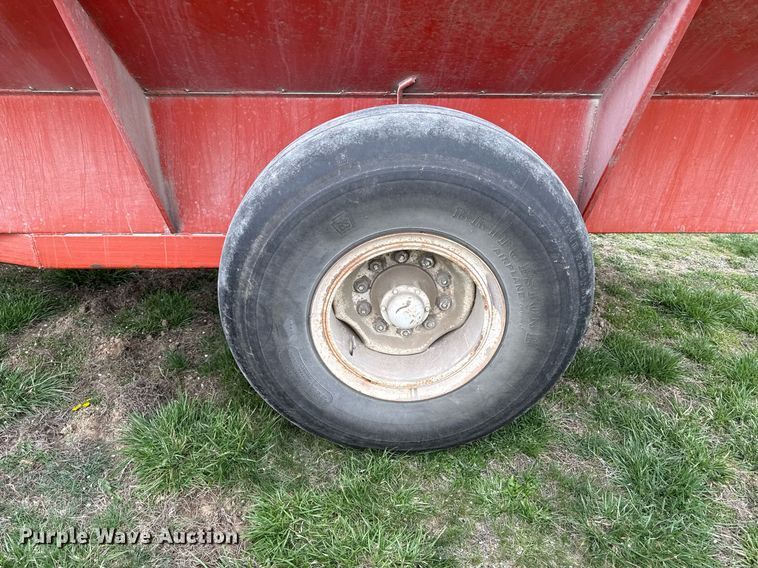 image for item ED4190 Hinson 812 grain cart