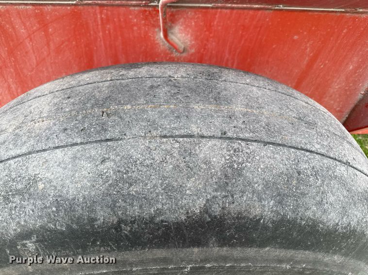 image for item ED4190 Hinson 812 grain cart