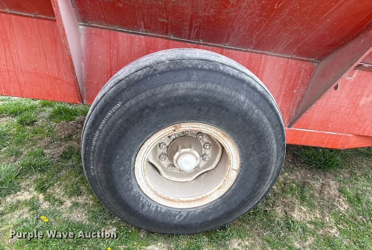 image for item ED4190 Hinson 812 grain cart