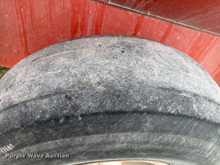 image for item ED4190 Hinson 812 grain cart