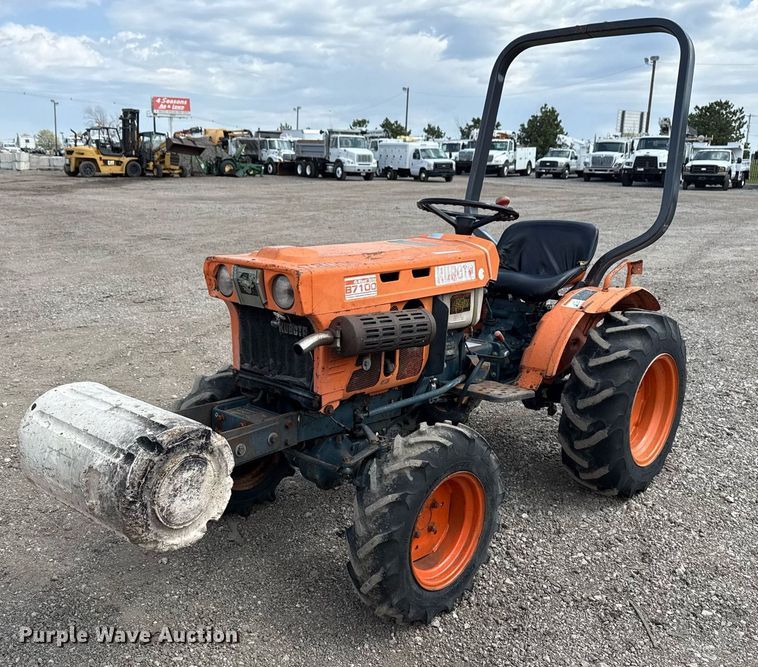 image for item EG5700 Kubota B7100 MFWD tractor