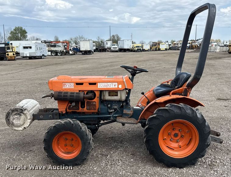 image for item EG5700 Kubota B7100 MFWD tractor