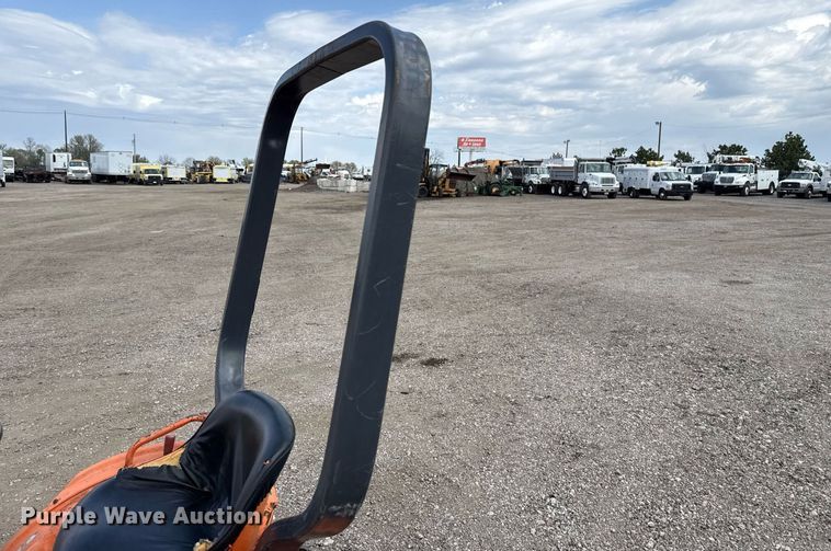 image for item EG5700 Kubota B7100 MFWD tractor