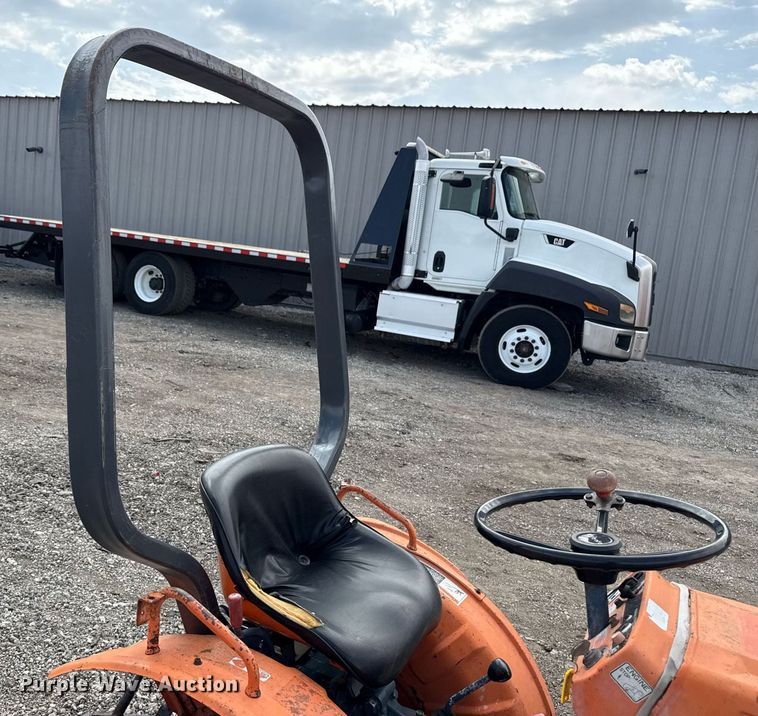 image for item EG5700 Kubota B7100 MFWD tractor