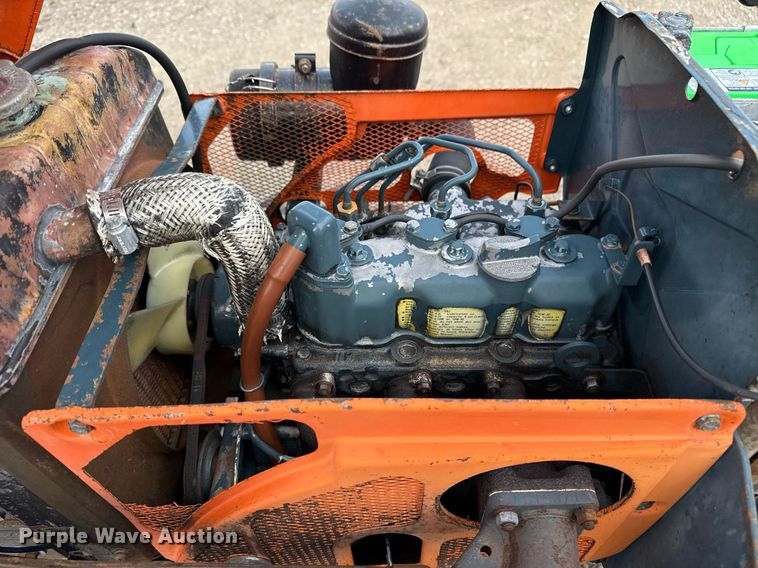 image for item EG5700 Kubota B7100 MFWD tractor