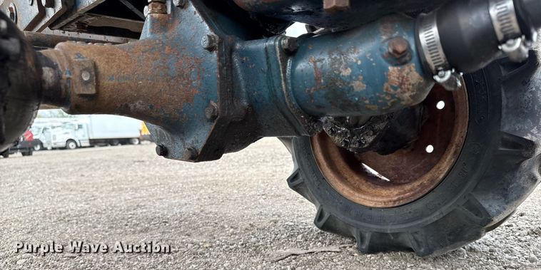 image for item EG5700 Kubota B7100 MFWD tractor