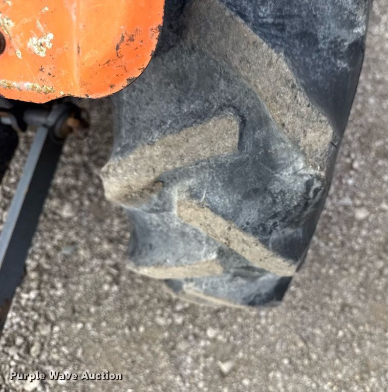 image for item EG5700 Kubota B7100 MFWD tractor