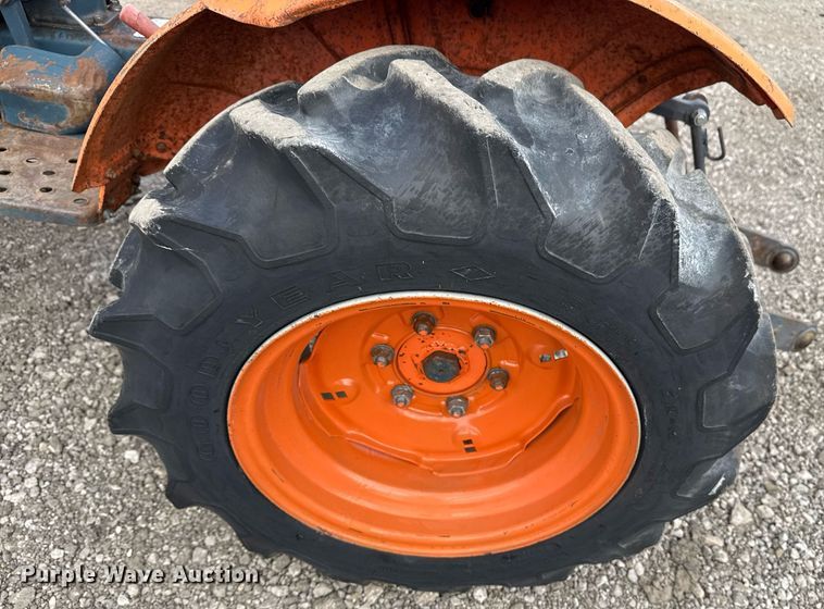 image for item EG5700 Kubota B7100 MFWD tractor