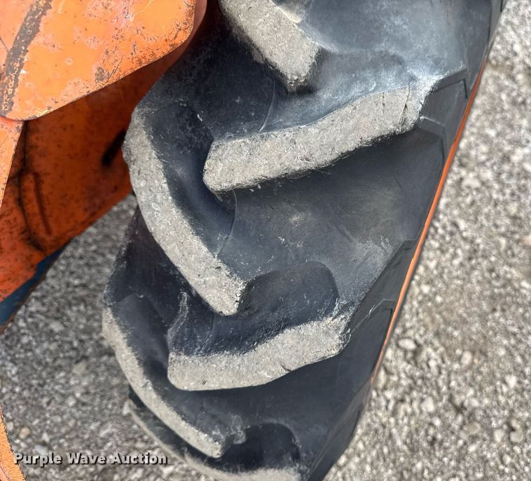 image for item EG5700 Kubota B7100 MFWD tractor