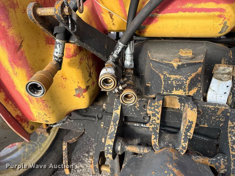 image for item EG5709 1989 Case IH 685 tractor