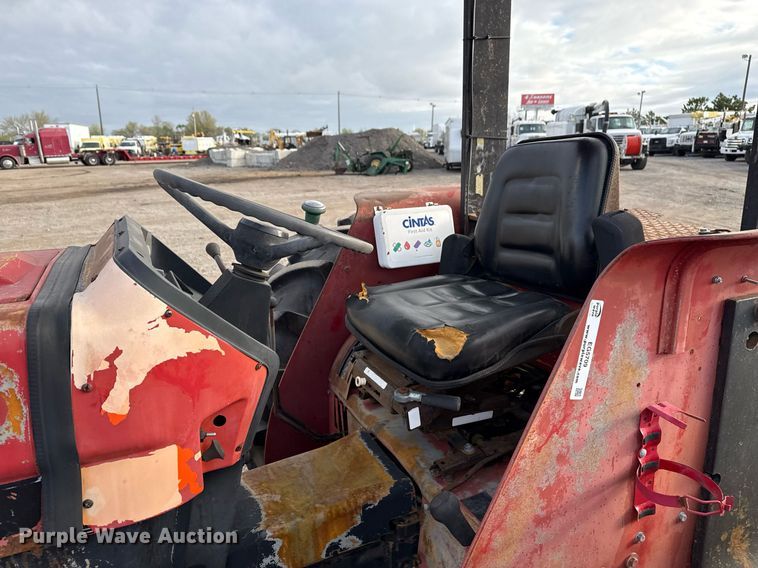 image for item EG5709 1989 Case IH 685 tractor
