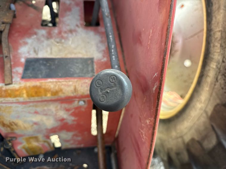 image for item EG5709 1989 Case IH 685 tractor