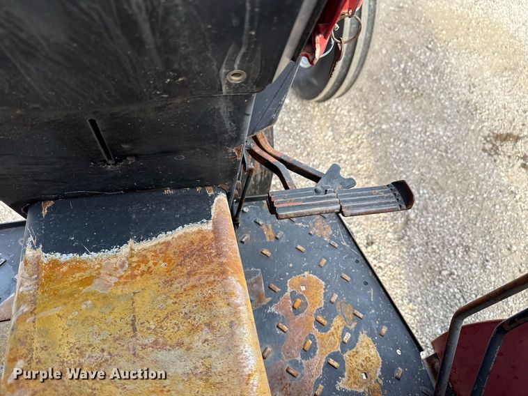 image for item EG5709 1989 Case IH 685 tractor