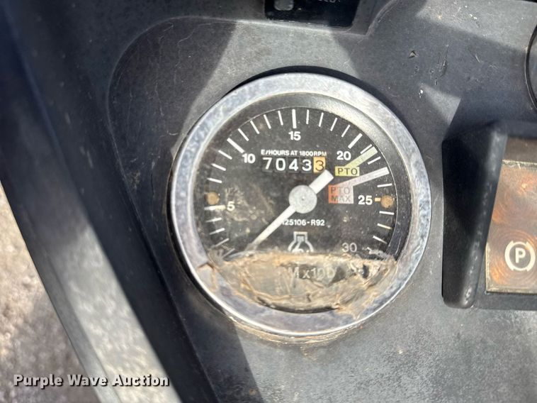 image for item EG5709 1989 Case IH 685 tractor