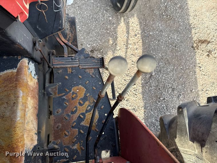 image for item EG5709 1989 Case IH 685 tractor