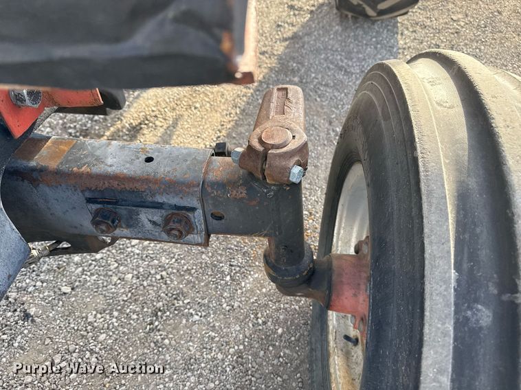 image for item EG5709 1989 Case IH 685 tractor