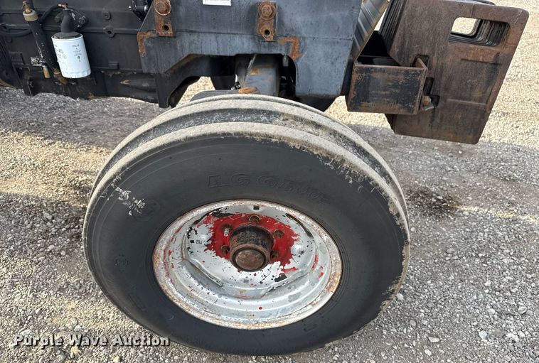 image for item EG5709 1989 Case IH 685 tractor