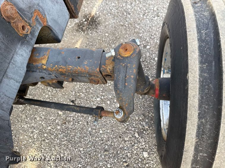 image for item EG5709 1989 Case IH 685 tractor