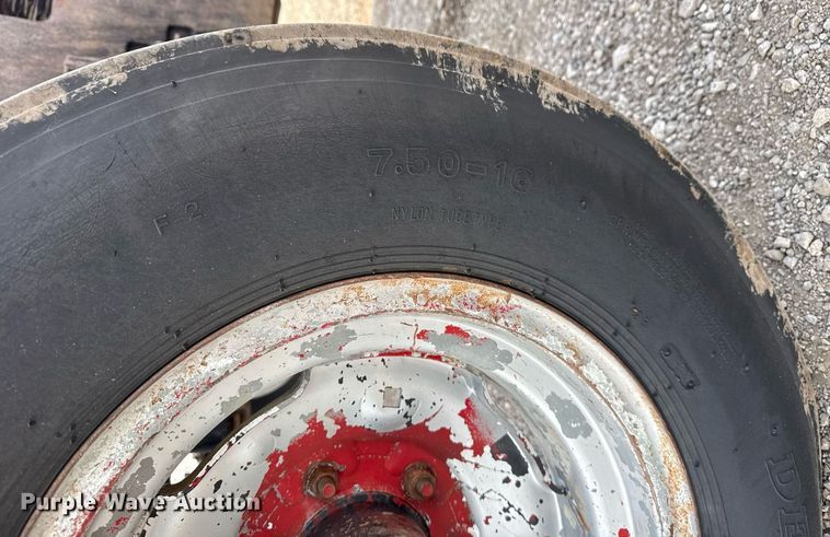 image for item EG5709 1989 Case IH 685 tractor