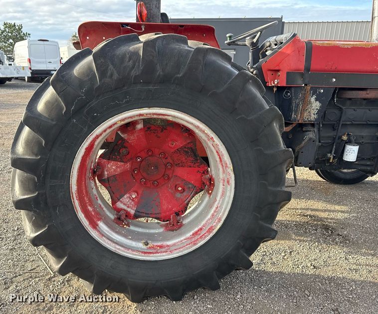image for item EG5709 1989 Case IH 685 tractor