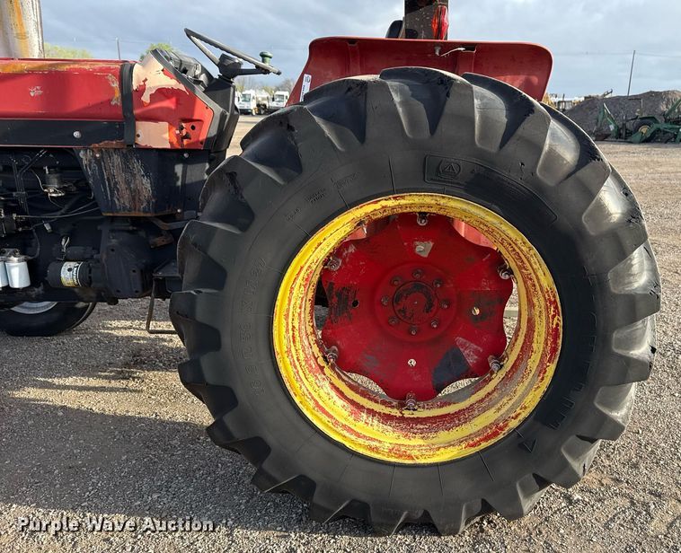 image for item EG5709 1989 Case IH 685 tractor