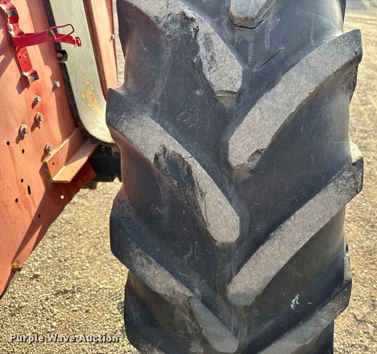 image for item EG5709 1989 Case IH 685 tractor