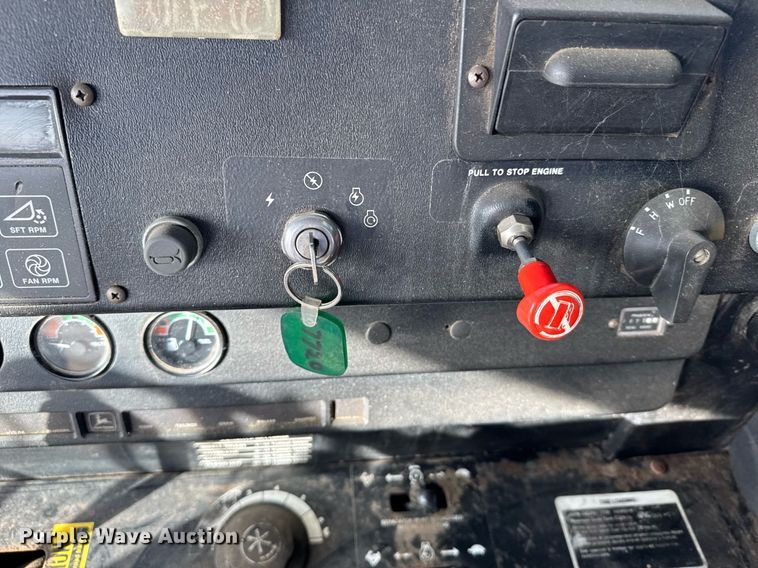 image for item EG6169 1984 John Deere Turbo 7720 combine