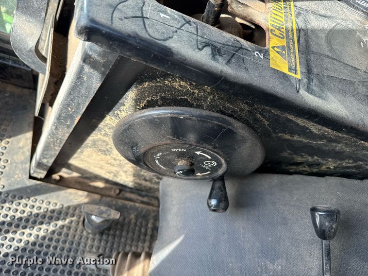 image for item EG6169 1984 John Deere Turbo 7720 combine