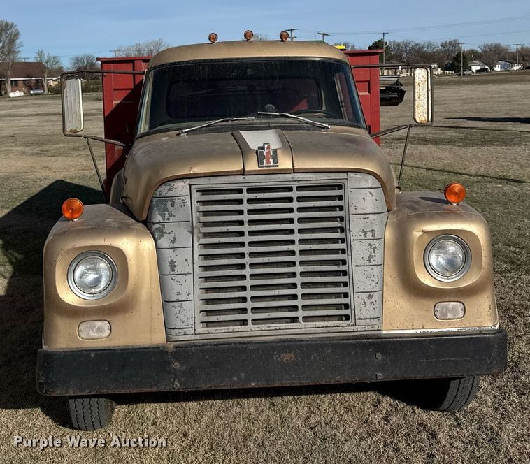 image for item EG6171 1963 International Loadstar 1600 grain truck
