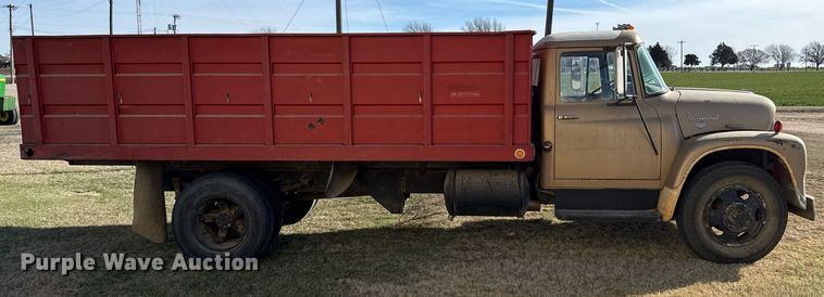 image for item EG6171 1963 International Loadstar 1600 grain truck