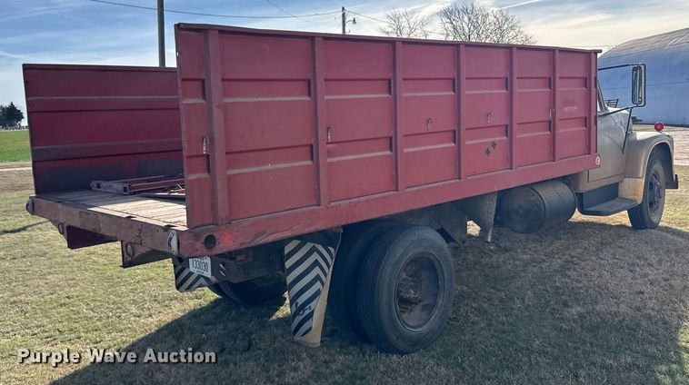 image for item EG6171 1963 International Loadstar 1600 grain truck