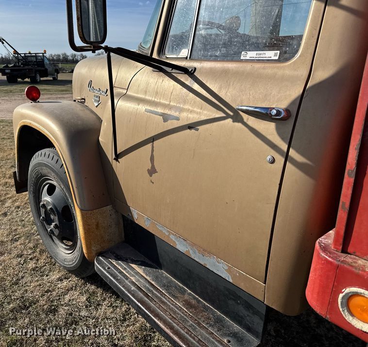 image for item EG6171 1963 International Loadstar 1600 grain truck