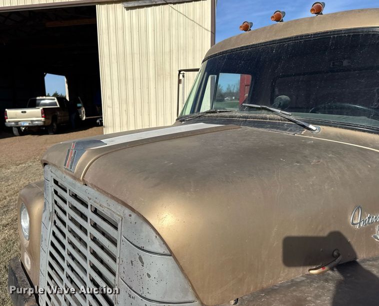 image for item EG6171 1963 International Loadstar 1600 grain truck