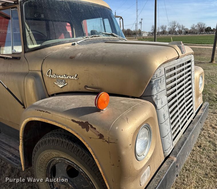 image for item EG6171 1963 International Loadstar 1600 grain truck