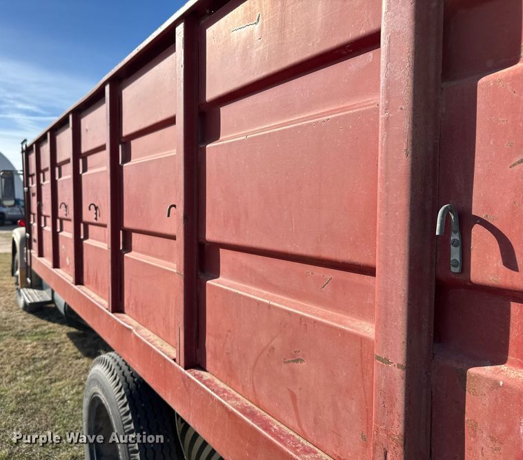 image for item EG6171 1963 International Loadstar 1600 grain truck