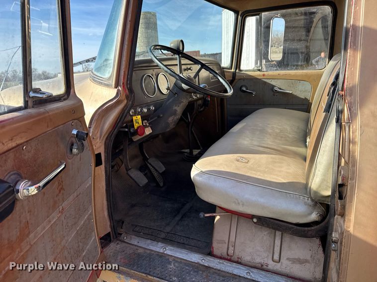 image for item EG6171 1963 International Loadstar 1600 grain truck