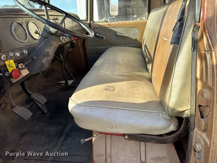 image for item EG6171 1963 International Loadstar 1600 grain truck