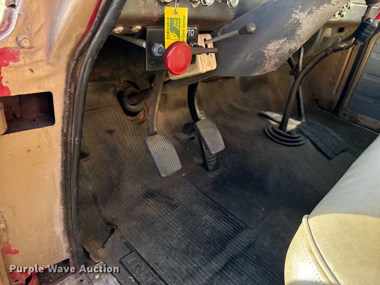 image for item EG6171 1963 International Loadstar 1600 grain truck