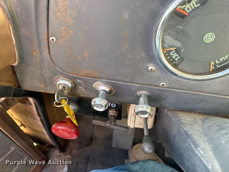 image for item EG6171 1963 International Loadstar 1600 grain truck