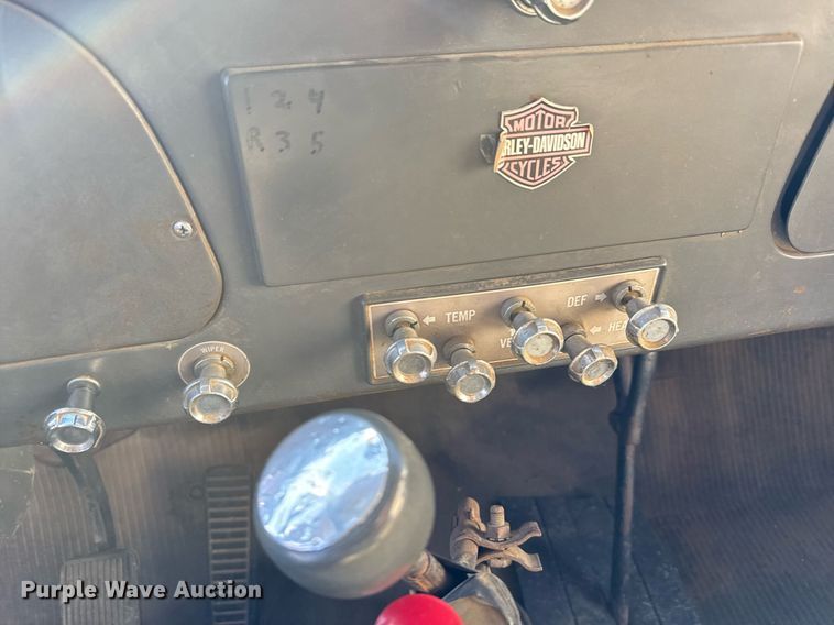 image for item EG6171 1963 International Loadstar 1600 grain truck