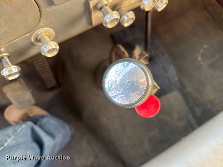 image for item EG6171 1963 International Loadstar 1600 grain truck