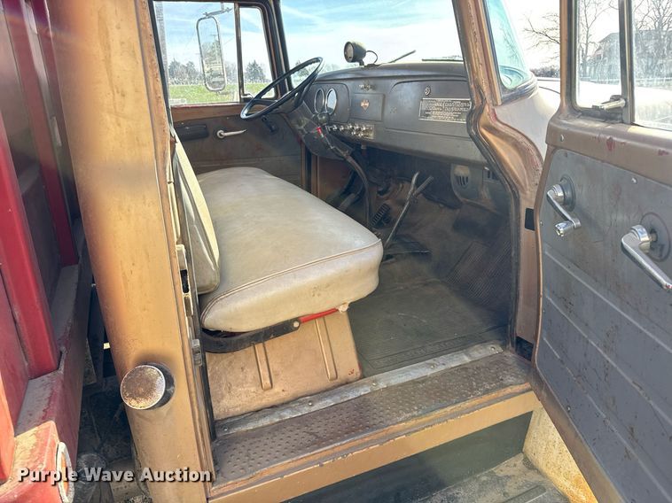 image for item EG6171 1963 International Loadstar 1600 grain truck