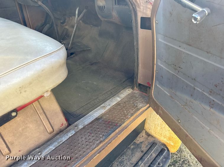 image for item EG6171 1963 International Loadstar 1600 grain truck