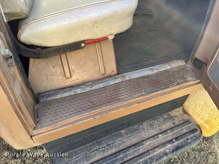 image for item EG6171 1963 International Loadstar 1600 grain truck